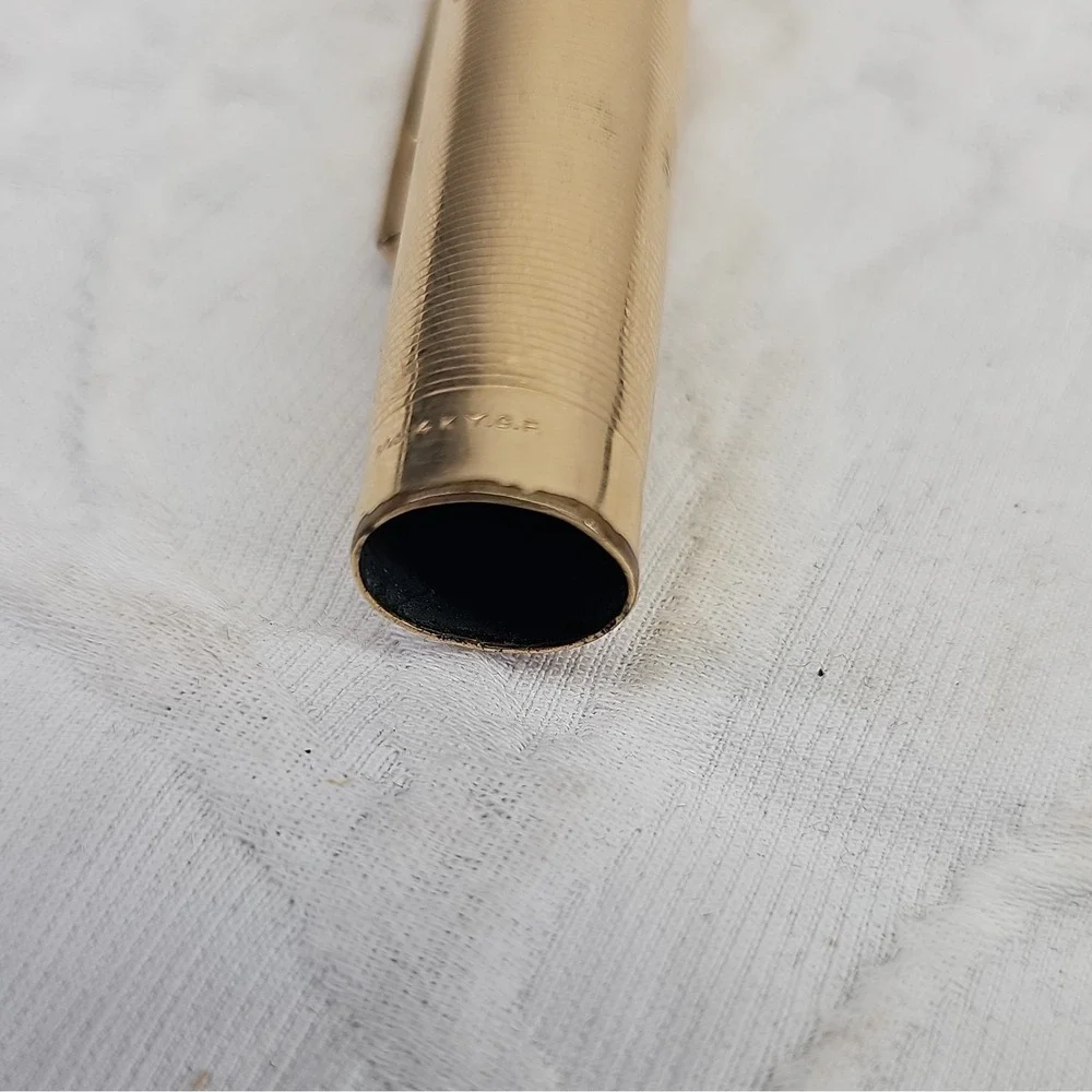 Vintage Eversharp Skyline‎ BlackFountain Pen 14K Gold Nib Gold Trim 40's